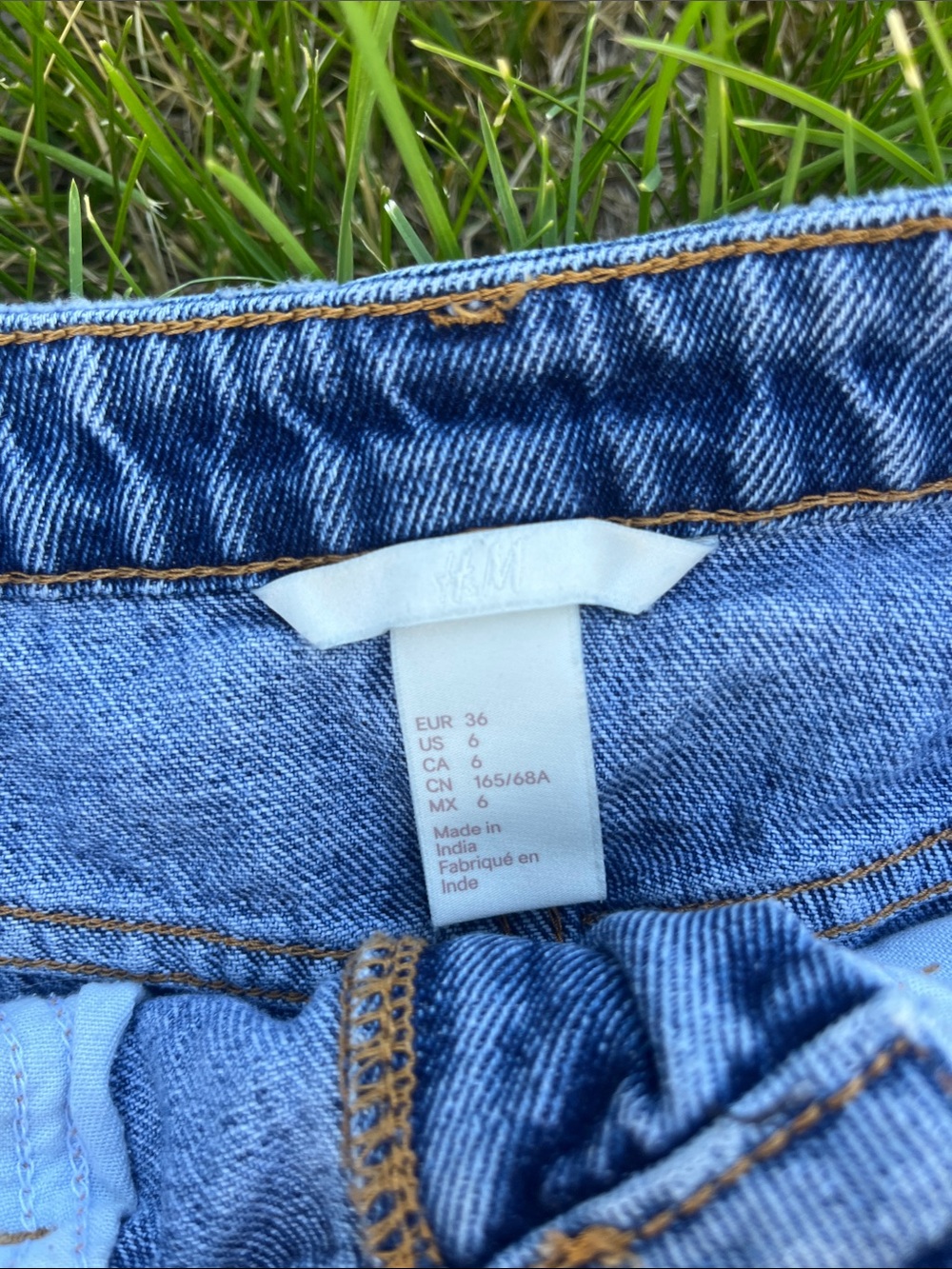 H&M Blue Denim Frayed Hem Mini Skirt - Picture 3 of 3